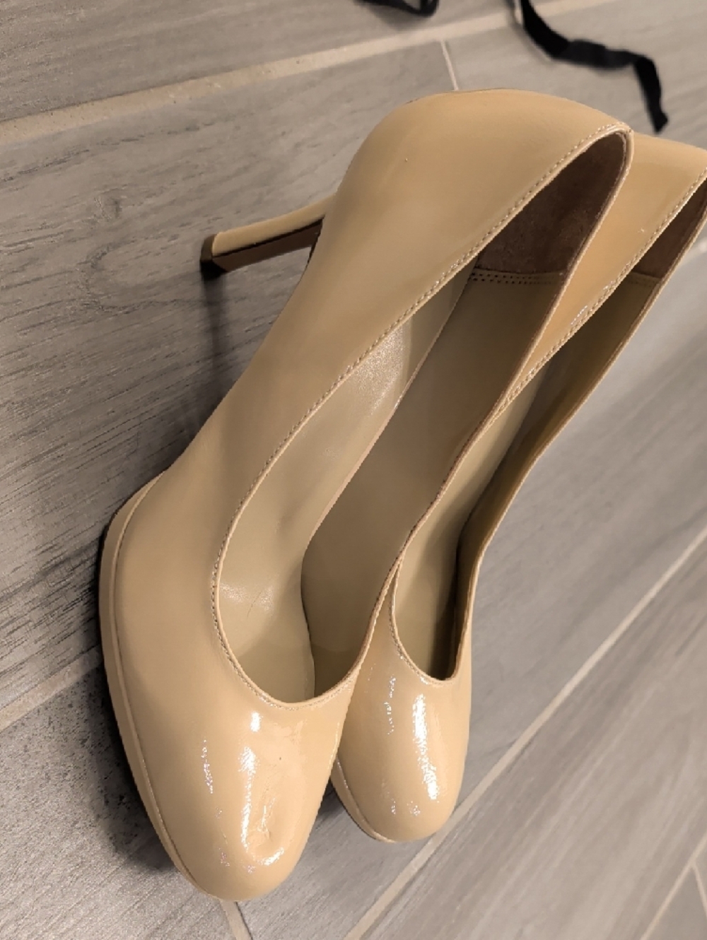 NWOT Naturalizer Beige Patent Round-Toe Pumps - Picture 2 of 5